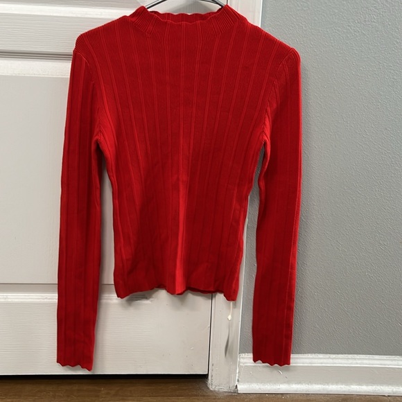 Neiwei Sweater - Picture 1 of 5